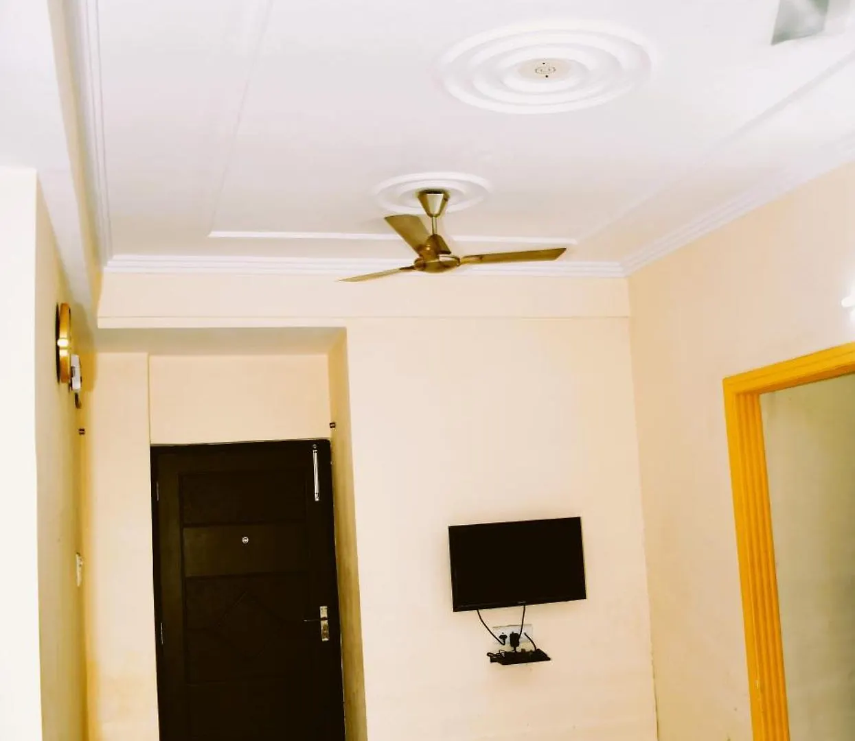 The Royale Retreat Apartment Varanasi